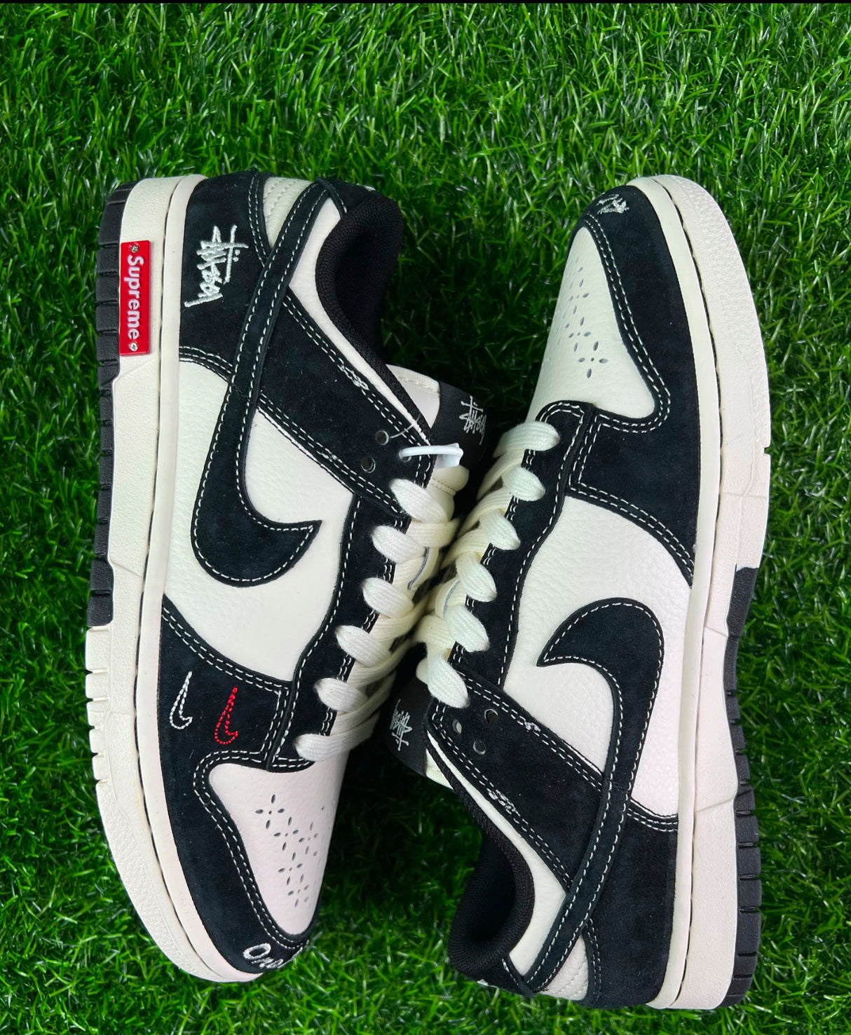 Nike shoes sb dunk low, supreme