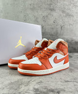 Nike air Jordan 1 mid, orange.