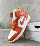 Nike air Jordan 1 mid, orange.